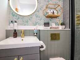 Lyne Cottage, The Retreat