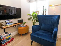 Lyne Cottage, The Retreat