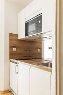 Elegant Studio Apartment in Düsseldorf Ludenberg