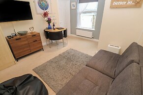 5 Lyonesse Apartments