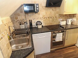 5 Lyonesse Apartments