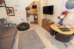 5 Lyonesse Apartments