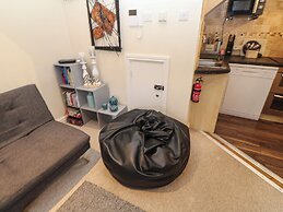 5 Lyonesse Apartments