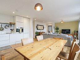 4 Wellington Parade, East Apartment