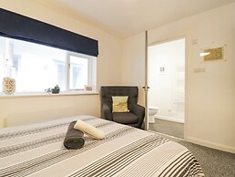 4 Wellington Parade, East Apartment