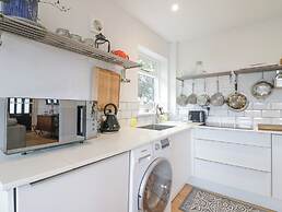 4 Wellington Parade, East Apartment