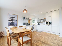 4 Wellington Parade, East Apartment