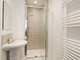 4 Wellington Parade, East Apartment