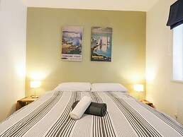 4 Wellington Parade, East Apartment
