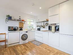 4 Wellington Parade, East Apartment