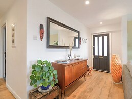 4 Wellington Parade, East Apartment