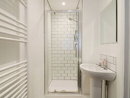 4 Wellington Parade, East Apartment