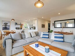 4 Wellington Parade, East Apartment