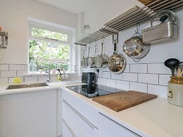 4 Wellington Parade, East Apartment
