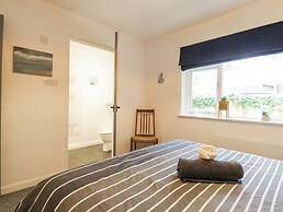 4 Wellington Parade, East Apartment