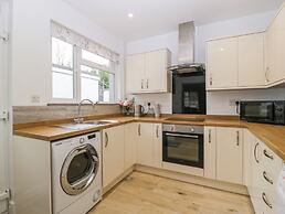 32 Bridgend Road