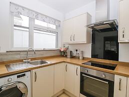 32 Bridgend Road