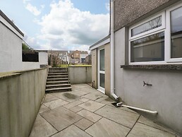 32 Bridgend Road