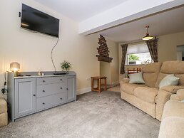 32 Bridgend Road