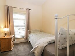 32 Bridgend Road