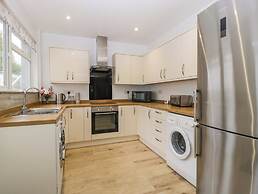 32 Bridgend Road
