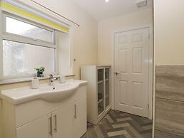 32 Bridgend Road