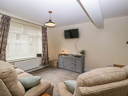 32 Bridgend Road