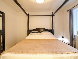 4 Wellington Parade, West Apartment