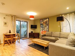 4 Wellington Parade, West Apartment