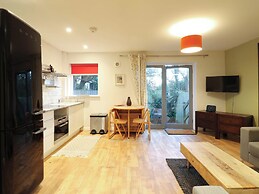 4 Wellington Parade, West Apartment