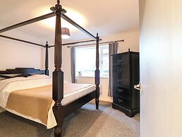 4 Wellington Parade, West Apartment
