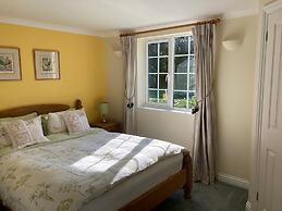 October House Holiday Cabin