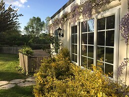 October House Holiday Cabin