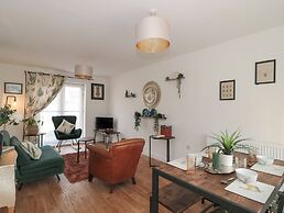 Cotswold Outlet Coach House