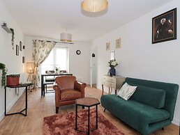 Cotswold Outlet Coach House