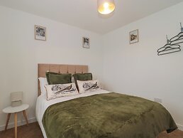 Cotswold Outlet Coach House