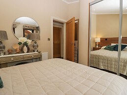 Tree House, Partial Lake Views