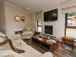 Tree House, Partial Lake Views