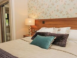 Tree House, Partial Lake Views