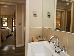 Tree House, Partial Lake Views