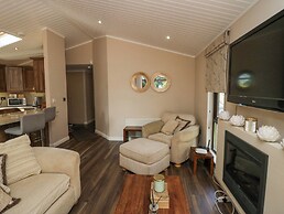 Tree House, Partial Lake Views