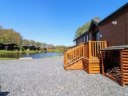 Lakeside Lodge