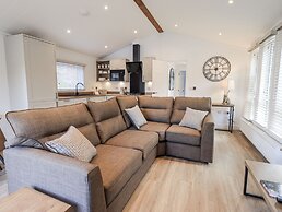 Lakeside Lodge