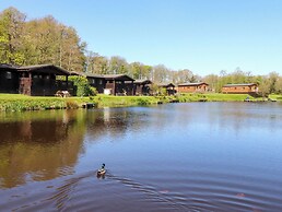 Lakeside Lodge