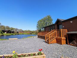 Lakeside Lodge