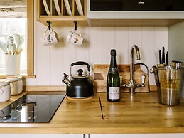 Herbie's Shepherds Hut at Shepherds Lodge