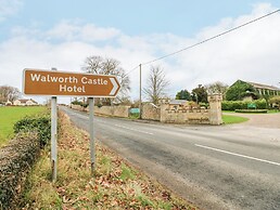 Walworth Castle Holiday Cottage