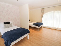Walworth Castle Holiday Cottage