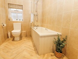 Walworth Castle Holiday Cottage