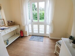 Walworth Castle Holiday Cottage